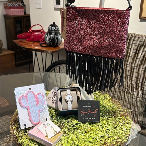 Justin Pink & Black Fringe Shoulder Bag with With White Fossil Watch & Earrings - Picture 1 of 10